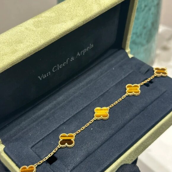 ✨✨Van Cleef & Arpels fashion bracelet✨✨ - Picture 1 of 6